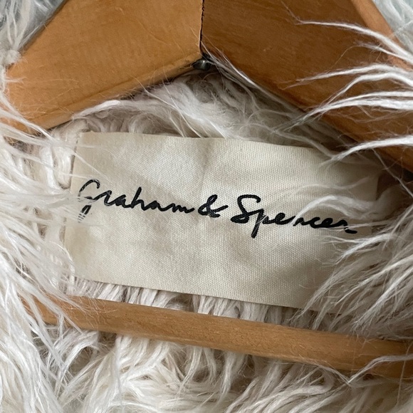 Graham & Spencer Cream Faux Fur Fluffy Vest Size Medium US 6 Chic Vest - Picture 2 of 14